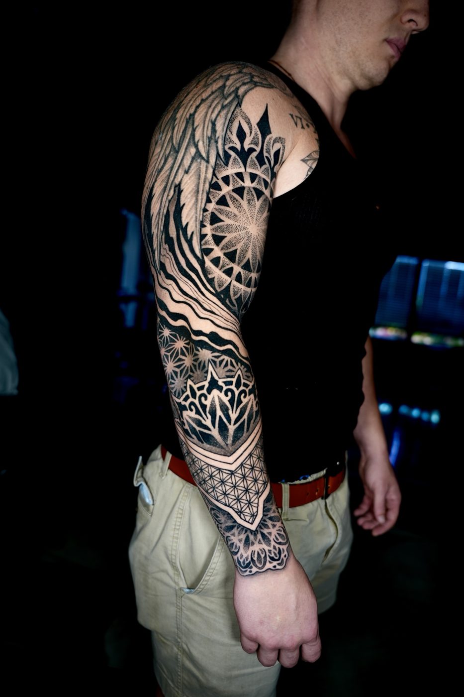 Manga completa ornamental con geometría y alas